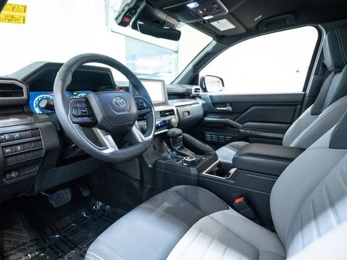 Certified 2025 Toyota Tacoma TRD Off-Road image 4