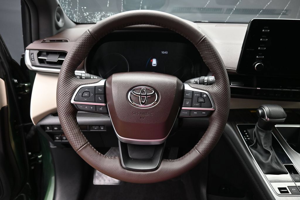 Used 2024 Toyota Sienna Platinum AWD/4WD image 16