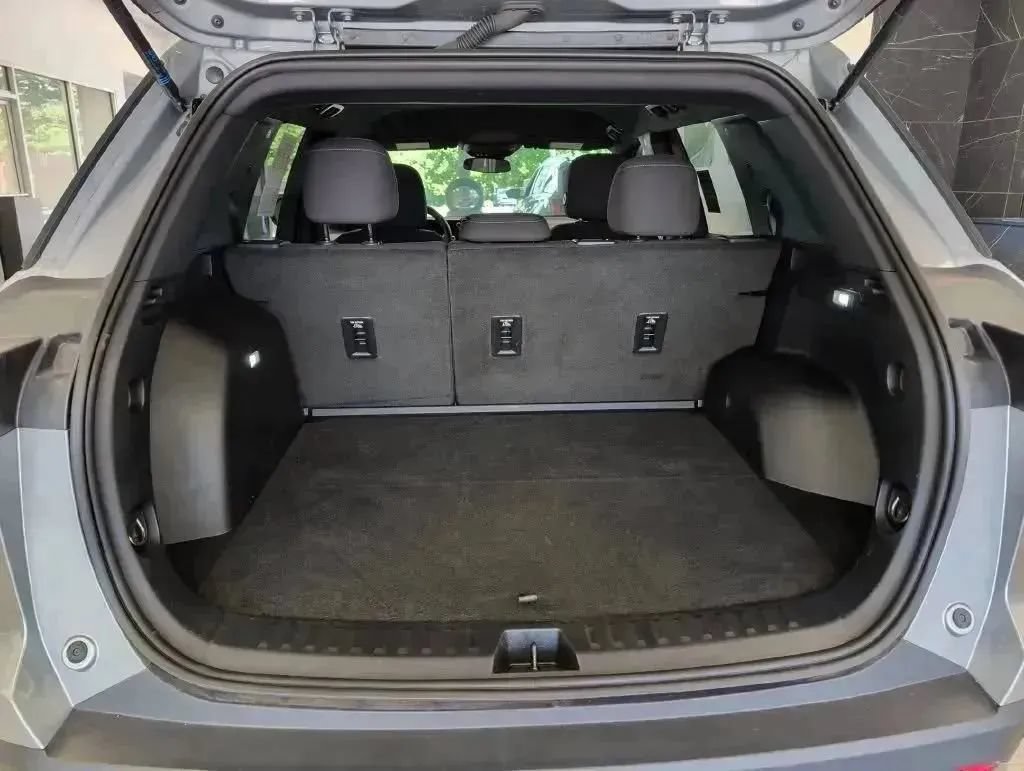 Used 2025 Chevrolet Equinox LT AWD/4WD image 90