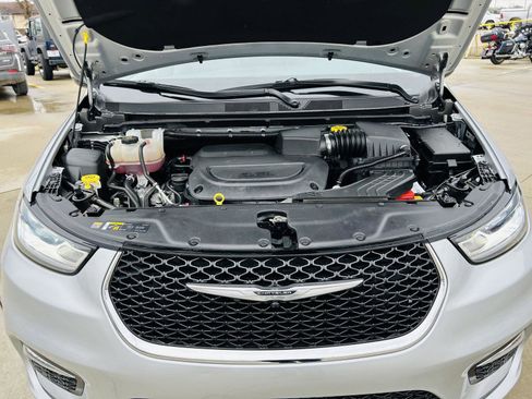 Used 2023 Chrysler Pacifica Limited image 45