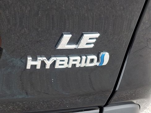 Used 2021 Toyota RAV4 LE AWD/4WD image 30