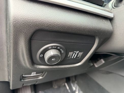 Used 2024 Jeep Grand Cherokee L Limited AWD/4WD image 19