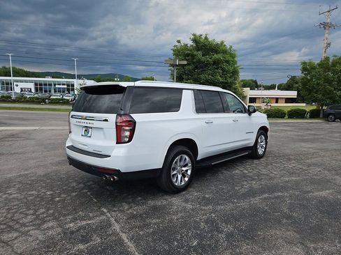 Used 2023 Chevrolet Suburban Premier AWD/4WD image 5