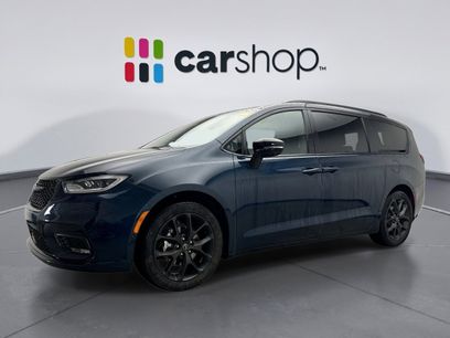 Used 2025 Chrysler Pacifica Limited w/ Trailer Tow Group