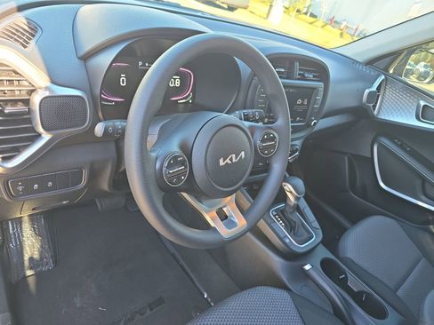Used 2023 Kia Soul LX image 19