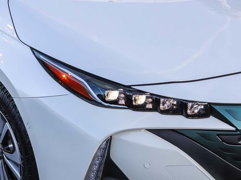 Used 2017 Toyota Prius Prime Advanced image 5