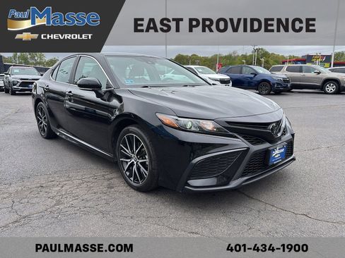 Used 2024 Toyota Camry SE w/ Cold Weather Package AWD/4WD image 3