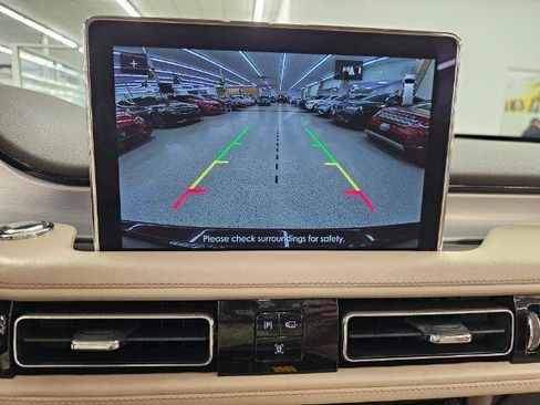 Used 2023 Lincoln Aviator AWD w/ Premium Package image 17