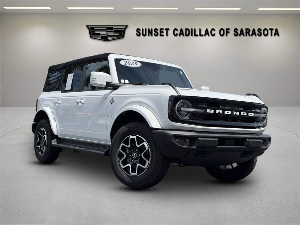 Used 2025 Ford Bronco Outer Banks AWD/4WD image 1