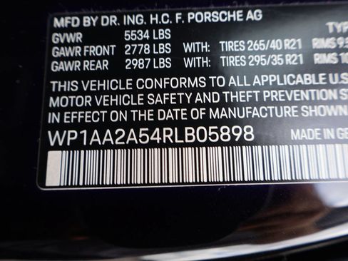 Certified 2024 Porsche Macan w/ Premium Plus Package AWD/4WD image 38