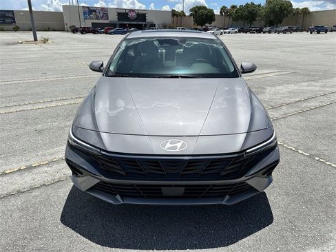 New 2025 Hyundai Elantra Limited image 9