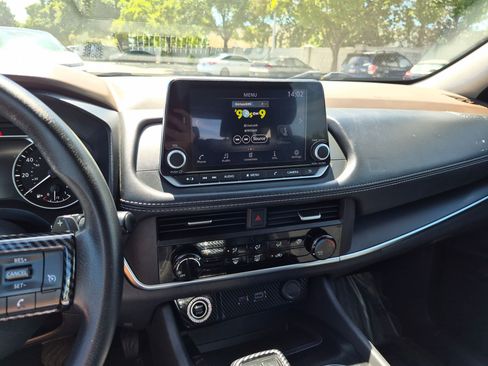 Used 2023 Nissan Rogue S AWD/4WD image 30