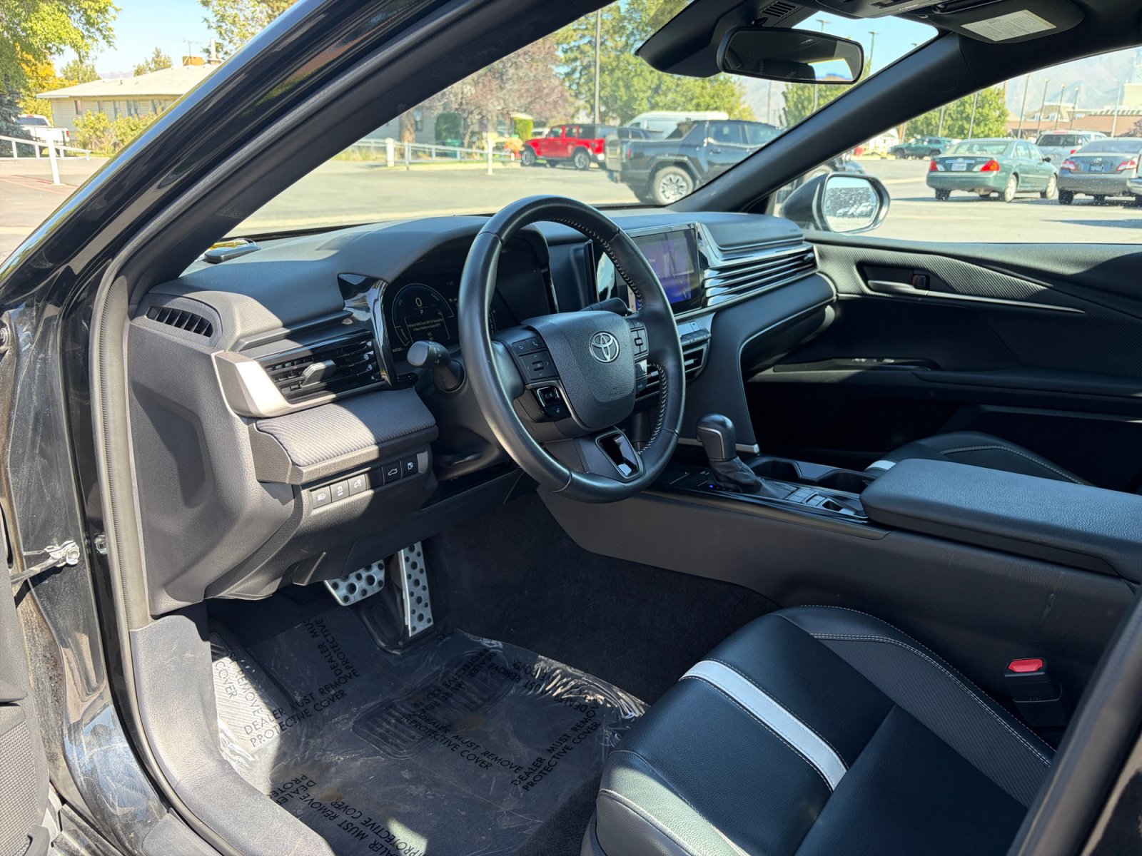 Used 2025 Toyota Camry SE FWD image 10