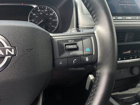 Used 2025 Nissan Rogue SV FWD image 28
