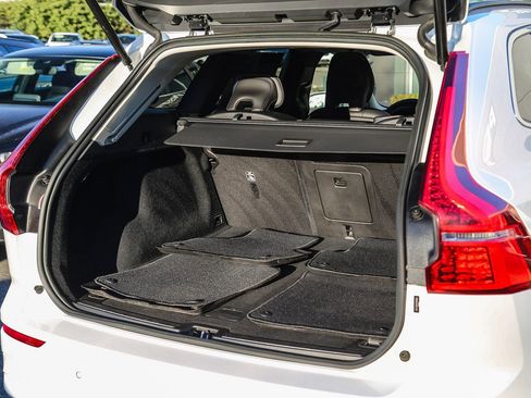 Used 2023 Volvo XC60 B5 Core w/ Protection Package image 28