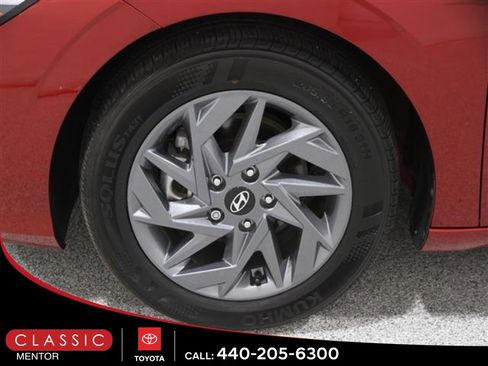 Used 2024 Hyundai Elantra SEL image 21