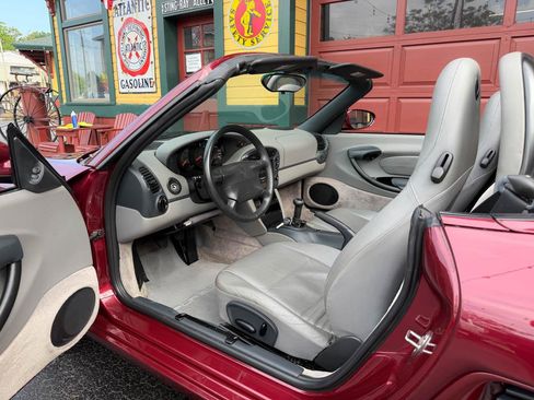 Used 1998 Porsche Boxster RWD image 25
