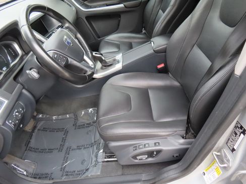 Used 2016 Volvo XC60 T6 image 9