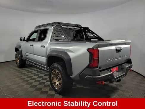 Used 2025 Toyota Tacoma Trailhunter image 8