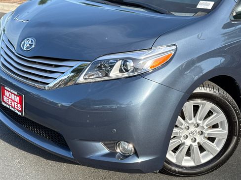 Used 2015 Toyota Sienna Limited Premium FWD image 3