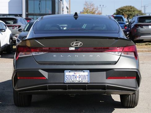 Used 2026 Hyundai Elantra Sport image 6