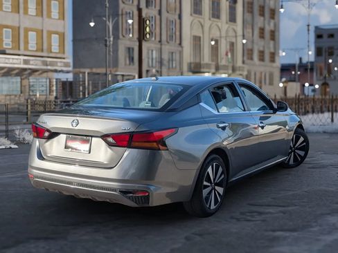 Used 2022 Nissan Altima 2.5 SV FWD image 6