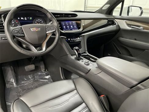 Certified 2025 Cadillac XT6 Premium Luxury w/ Platinum Package image 21