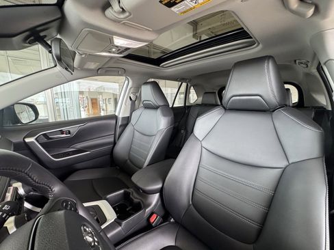 Used 2024 Toyota RAV4 XLE Premium image 13