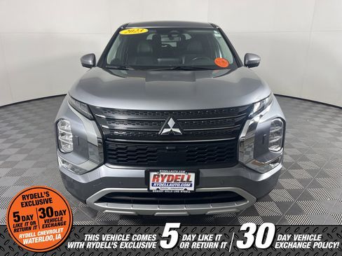 Used 2023 Mitsubishi Outlander SE image 11