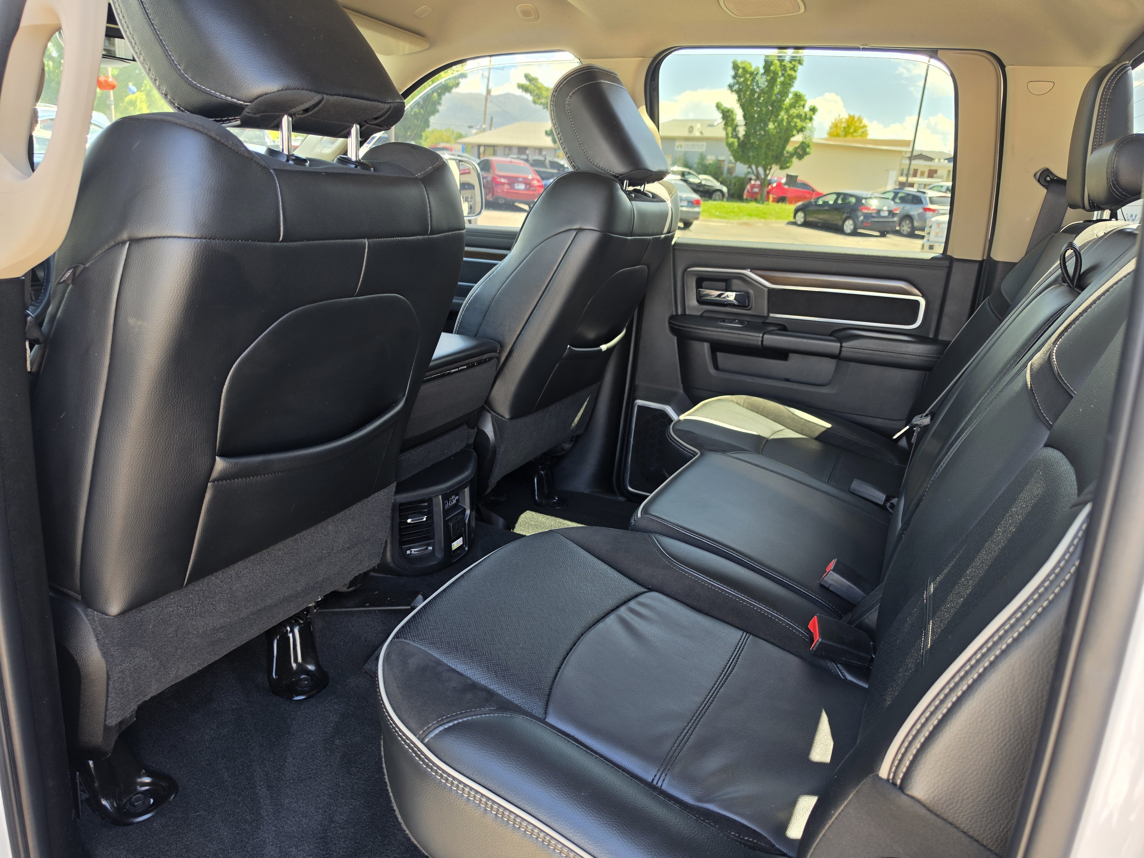 Used 2022 RAM 2500 Laramie AWD/4WD image 17