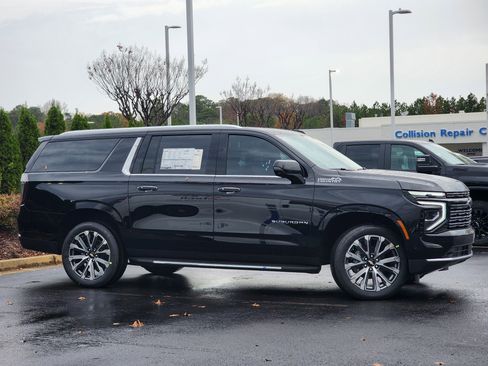 New 2026 Chevrolet Suburban High Country image 3