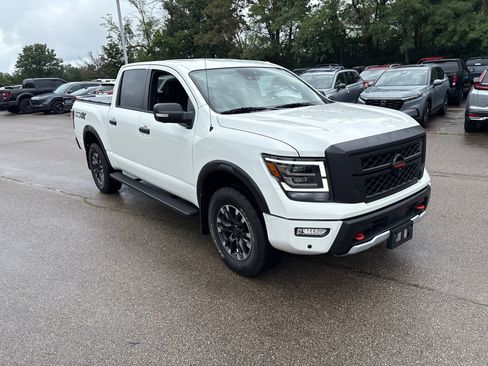 Used 2021 Nissan Titan PRO-4X w/ Pro-4x Convenience Package AWD/4WD image 19