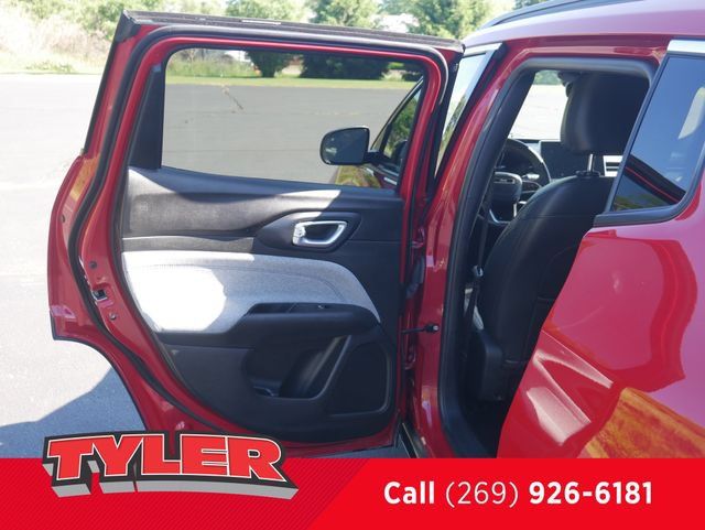 Used 2024 Jeep Compass Latitude AWD/4WD image 18