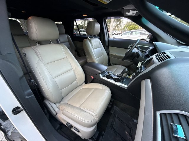 Used 2014 Ford Explorer XLT w/ Equipment Group 202A AWD/4WD image 27