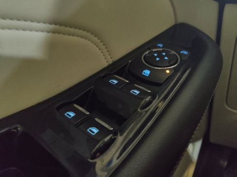 Used 2018 Ford Edge Titanium w/ Technology Package FWD image 27