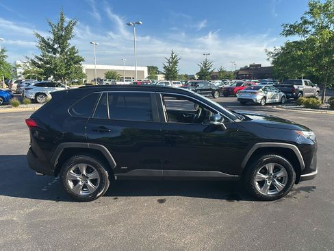 Used 2025 Toyota RAV4 XLE AWD/4WD image 9