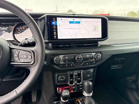 Used 2025 Jeep Wrangler Willys image 22