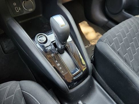 Used 2022 Nissan Kicks S image 18