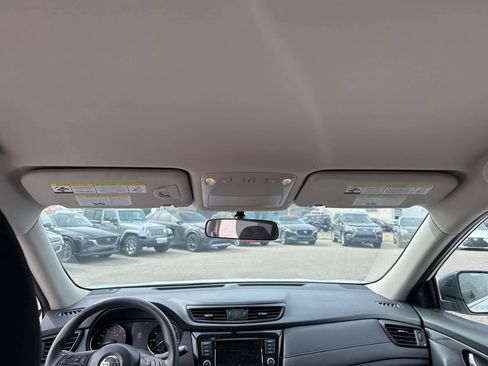 Used 2018 Nissan Rogue S image 18