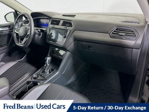 Used 2022 Volkswagen Tiguan SE w/ Panoramic Sunroof Package image 30