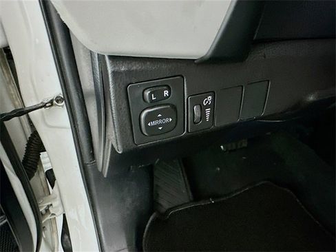 Used 2017 Toyota Corolla LE image 10