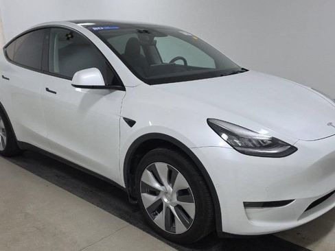 Used 2022 Tesla Model Y Long Range AWD/4WD image 2