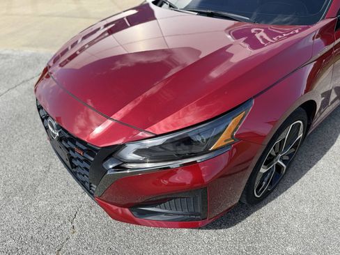Used 2023 Nissan Altima 2.5 SR w/ SR Premium Package image 9