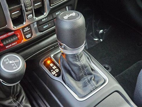 New 2025 Jeep Wrangler Unlimited Rubicon image 13