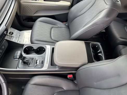 Used 2026 Kia Carnival FWD image 22