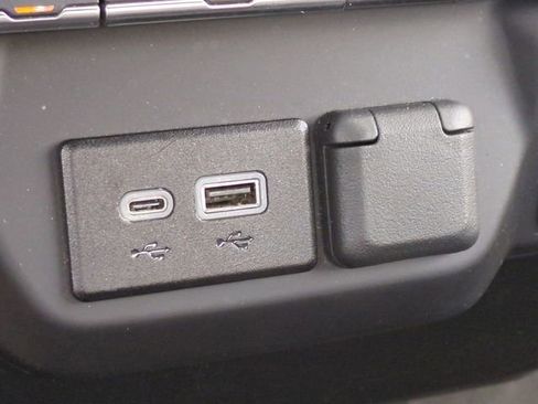 Certified 2025 Chevrolet Silverado 1500 W/T AWD/4WD image 25