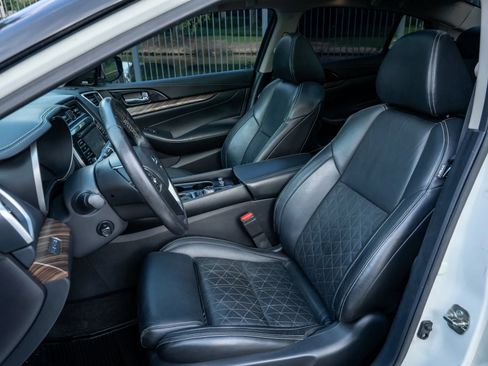 Used 2017 Nissan Maxima Platinum FWD image 11