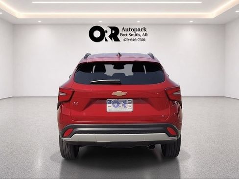Used 2025 Chevrolet Trax LT FWD image 21