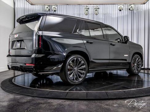 Used 2025 Cadillac Escalade V w/ LPO, Floor Liner Package AWD/4WD image 23