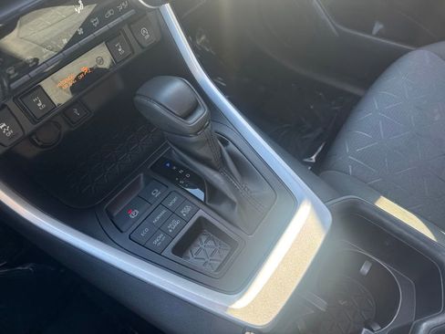 Used 2022 Toyota RAV4 XLE w/ Convenience Package image 30
